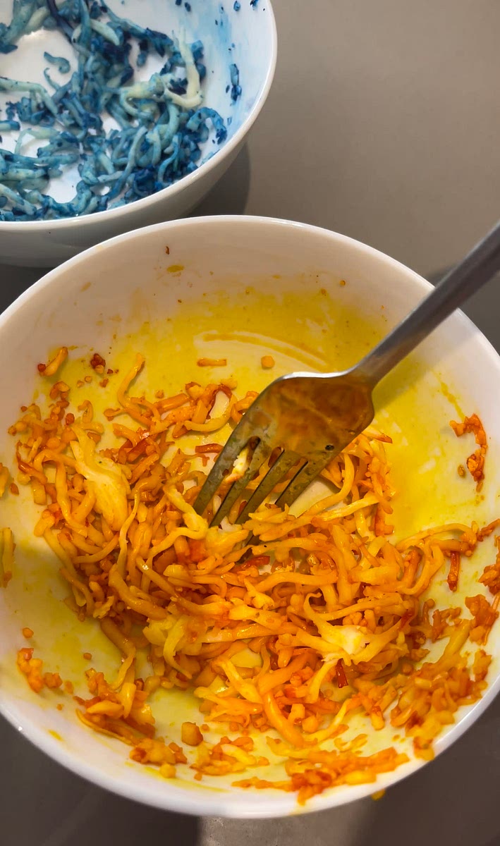 Mix the cheese and the color together