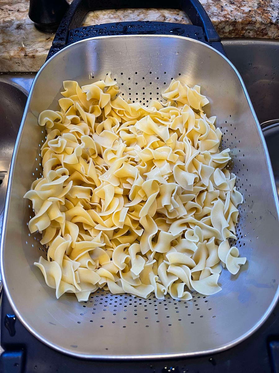 Prepare egg noodles per package.