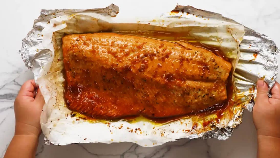 At this stage, the salmon needs to be left to cool for at least 10 minutes otherwise the Lemon Dill Sauce literally melts straight off. Also this salmon dish is intended to be eaten warm rather than hot, or even at room temperature. This is extra-handy because there’s no need to stress over exact cook times in order to serve it piping hot!