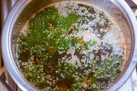 Towards the end, add 1 tablespoon of sesame seeds, chopped dill and 2 tablespoons of soy sauce. Remove the pan from heat. The soup is ready, enjoy!