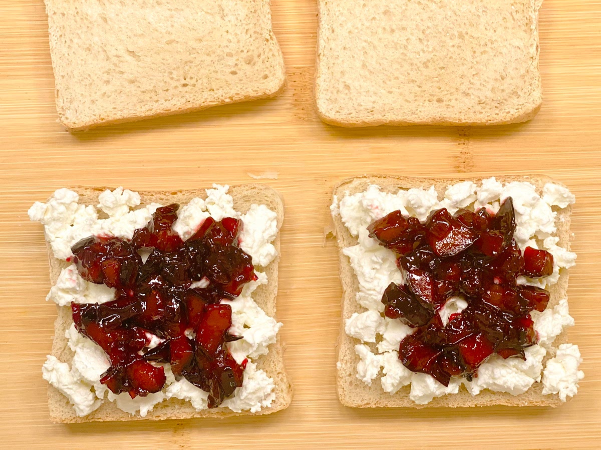 Top with the jam; season with salt and pepper. Complete the sandwiches with the remaining bread slices.