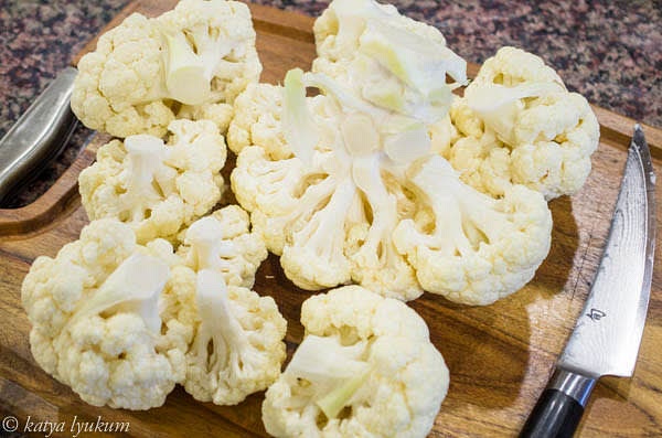 The thinner the stem, the smaller the florets. Cut them off from the top of the stem and separate them by hand.