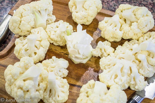 When separating florets, make sure each of their clusters is uniform in size to cook in the same amount of time.