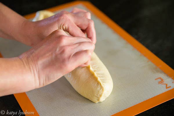 Secure the filling and turn the roll upside down.