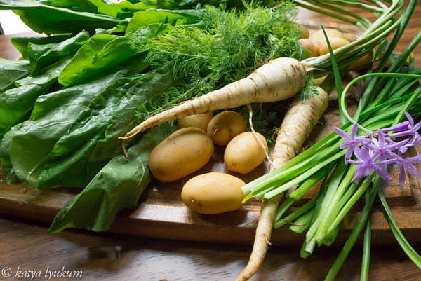 Wash ingredients. Fill a pot with cold ox tail stock.