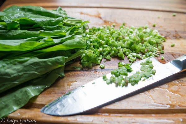 Meanwhile, chop the greens. First, finely chop sorrel stems.