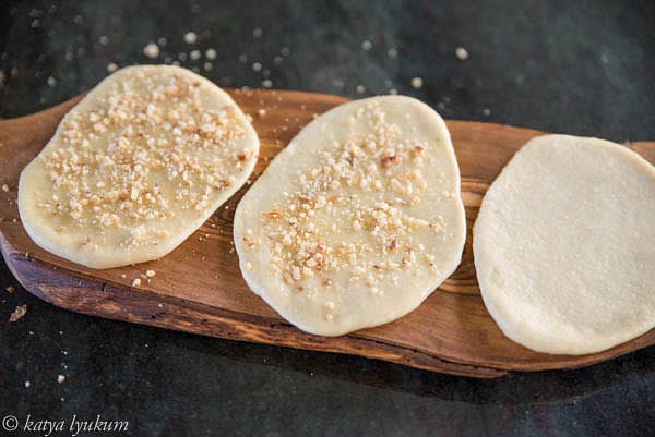 Spread on two of them a thin layer of the filling. (Honey and hazelnuts are shown in the picture.)