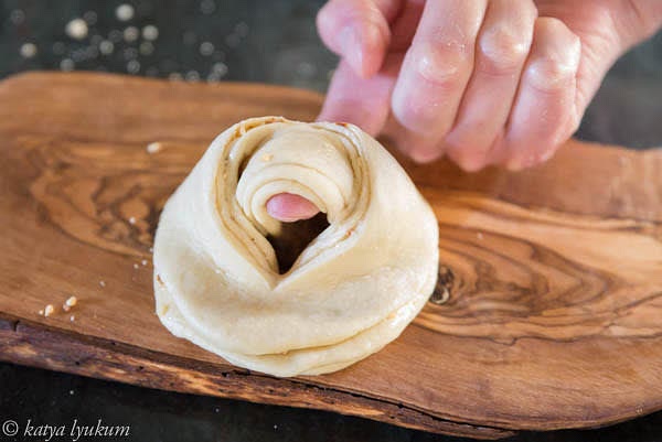 Shape a bun as shown in the pictures.