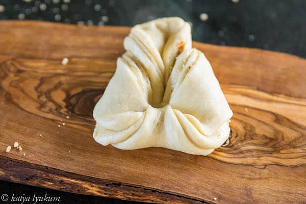 Shape a bun as shown in the pictures.