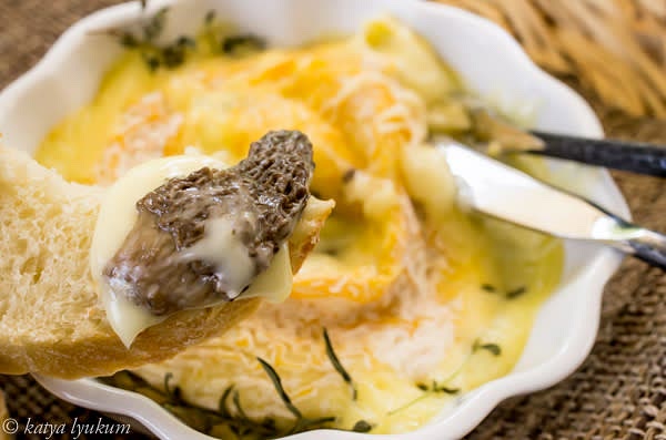 Eat your dinner and watch your favorite episode of whatever show you are watching today. Arrange baked Langres and the rest of the goodness on a tray. Sit on your sofa and enjoy your evening!