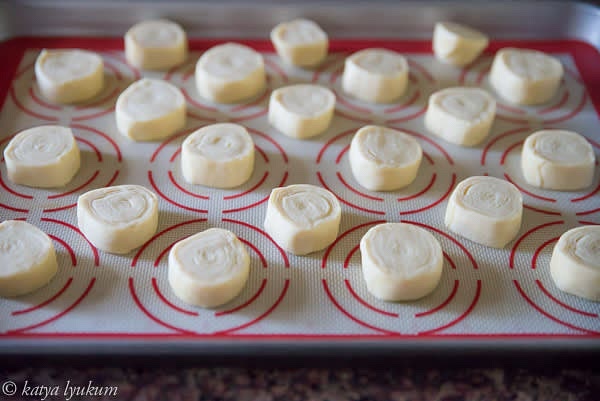 Cut the roll to ~1/2" thick slices and place them on a lined baking sheet.