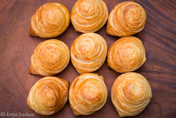 Brush with egg wash and bake for ~20 minutes or until golden.