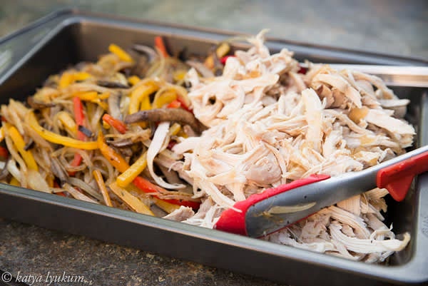 Prepare the whole cooked chicken. Remove skin, fat, cartilage, and bones. Shred its meat to ling strips of the same size as cooked vegetables and add them to the bowl.
