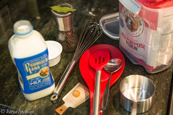 Prepare all ingredients and tools.