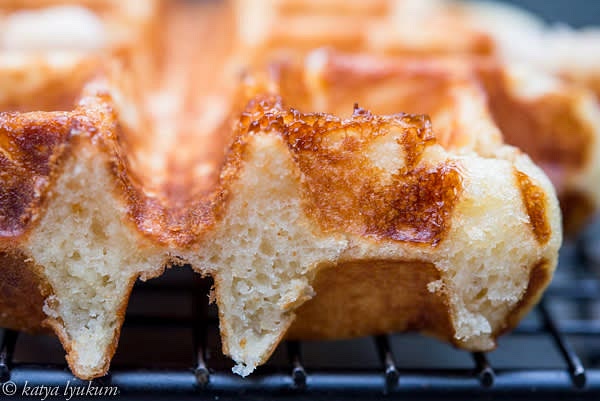 A hot waffle is soft and flexible, but after a couple of minutes on a cooling rack, the caramel outer layer hardens and becomes crunchy. After that, the Belgian waffle is ready to serve.