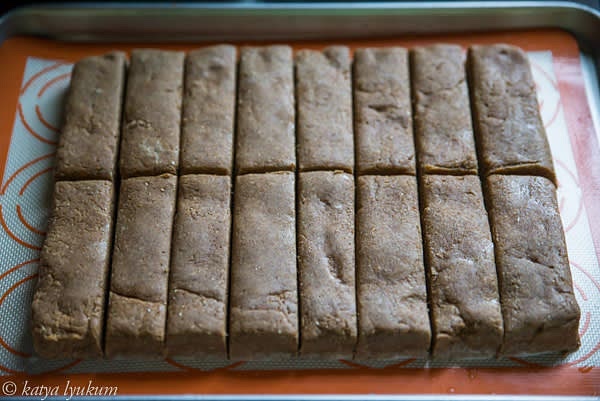 Mashing out and dehydrating. Preheat oven 160C/320F. Line baking sheet with a silicone mat. Spread cooked mash 1" thick, score the portions, and bake for 1.5 hours.