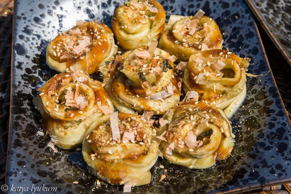 Slice peeled eggplant to make 4-6 long strips and make little "nests." Serve with some Okonomi sauce and sprinkle with the furikake of your choice.
