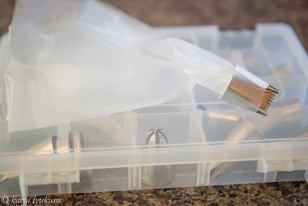 Serve with fresh crusty bread, preferably baguette, as a spread in a jar. It can also be served piped on a sliced baguette and served as ready-to-eat appetizers.