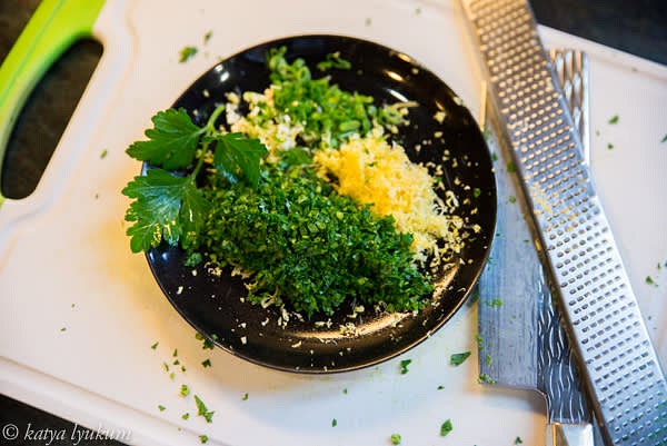 Combine all ingredients right before serving to make the gremolata while risotto is resting.