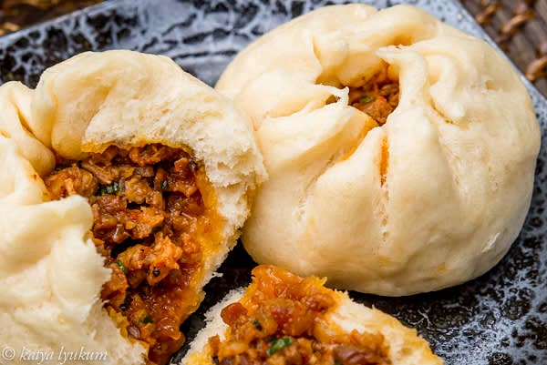 Steam buns for 12-13 minutes. Serve with hot tea or meat broth.