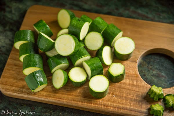 Wash and cut zucchini into 1" thick rounds.