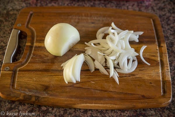 Peel and sliver onions.