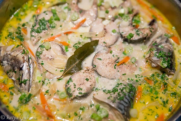 Turn off the heat, add cream, garnish with scallions and parsley (if using) and keep covered until cooled down to room temperature.