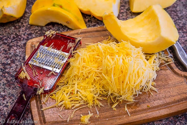 Peel every piece of pumpkin and then julienne it. Measure julienned pumpkin. I use one large SS bowl for every 2 lb of pumpkin.