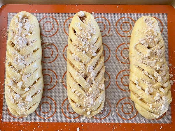 When ready to bake, use a silicone brush to apply a thin layer of eggwash on every pie. Combine all ingredients for the streusel and sprinkle it on top of the pies.