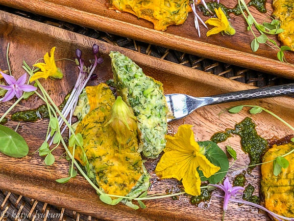 To serve stuffed flowers, spread 1.5 tsp of pesto on the bottom of each plate, arrange three flowers per portion, and decorate with edible flowers, nasturtium leaves, and microgreens. Enjoy!