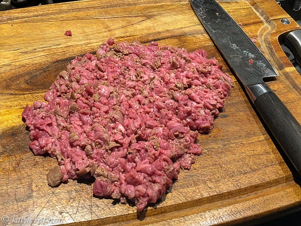Mince the tenderloin with a knife and mix the meat to distribute the smoked and seasoned pieces.