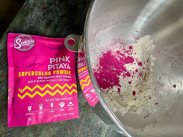 Combine flour, pink pitaya powder, sugar powder and sift them.