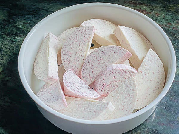 Peel taro and slice it 0.25 thick.