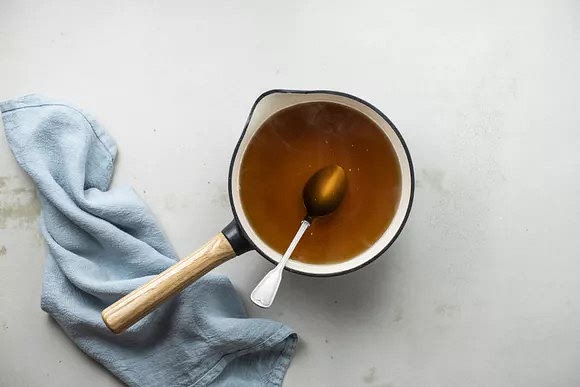 Remove the syrup from the heat and stir the rum and vanilla extract into the mixture.