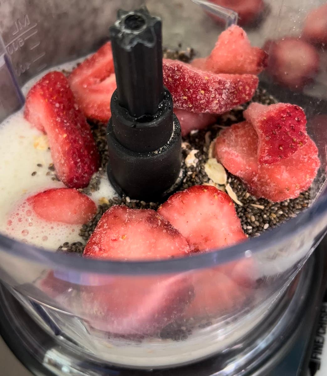 Mix all ingredients together and blend :)