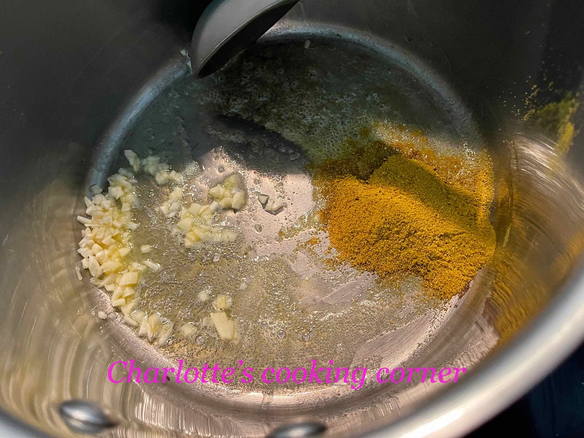 Add garlic and curry powder. Stir fry till fragrance.