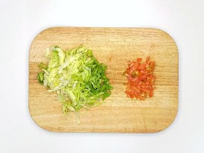 Wash and shred the gem lettuce, then pat it dry with kitchen paper. Dice the tomato[es] finely.