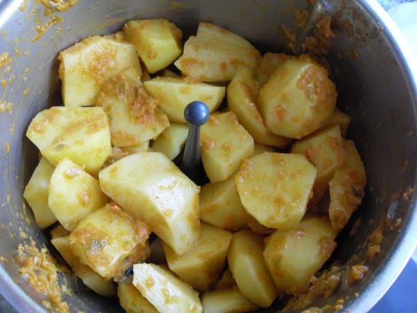 4-colocar la mariposa, añadir las patatas chascadas, 2 min. varoma, vel. cuchara, con cubilete.