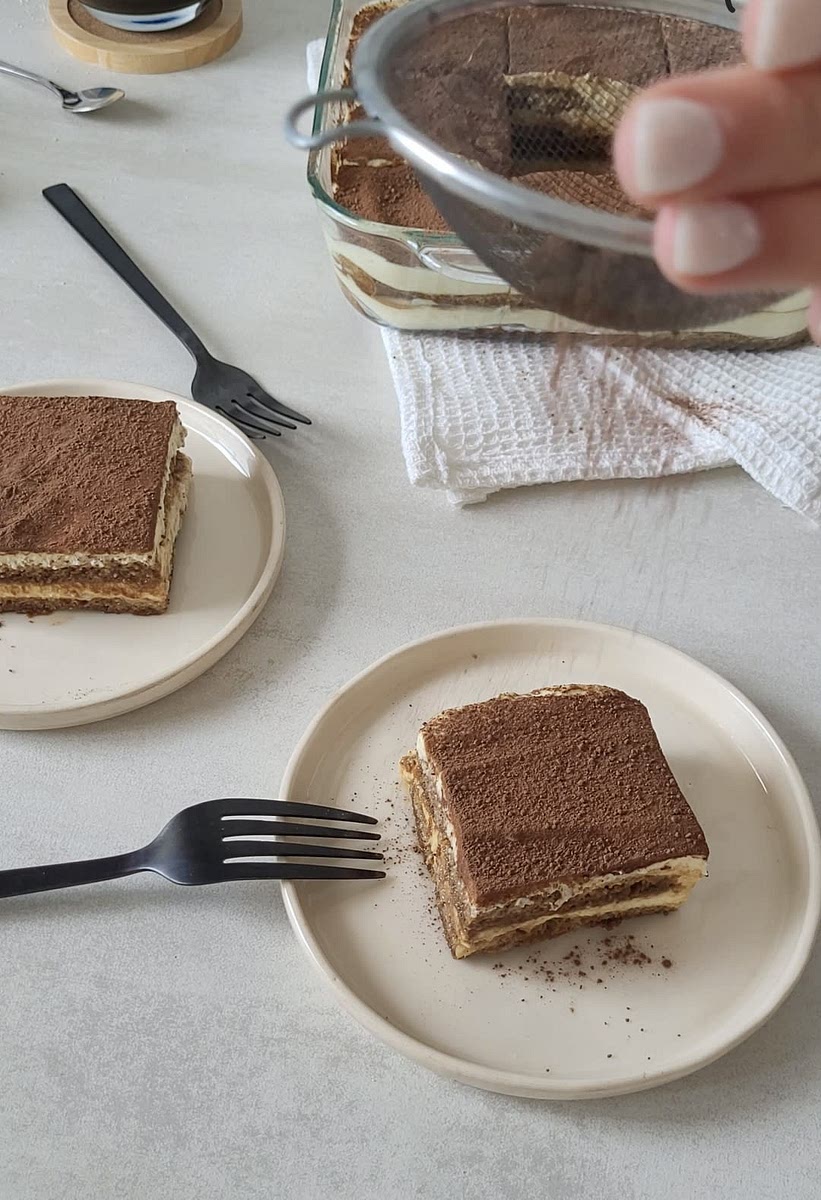 Al momento de servir espolvorear con cacao amargo por arriba