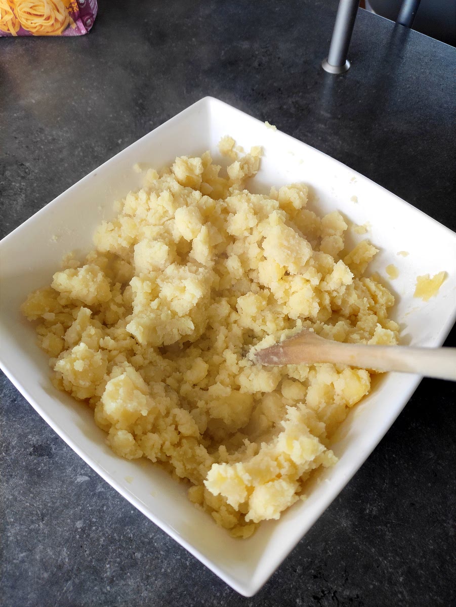 Égoutter et écraser les pommes de terre