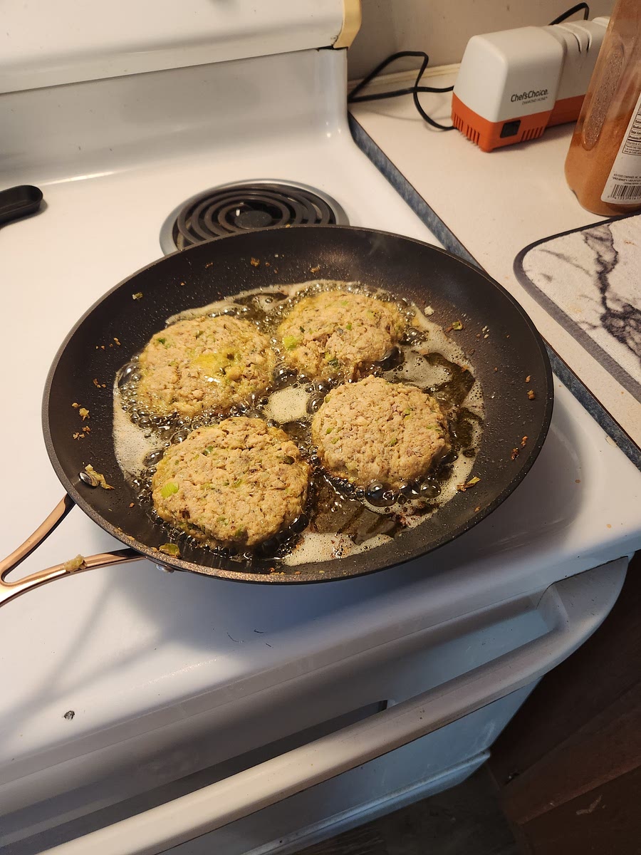 Fry salmon patties in Vegetable or Olive Oil on medium heat 5 minutes per side.