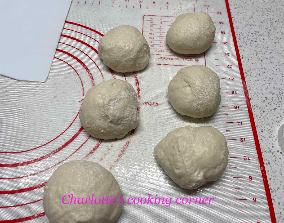Separate into 6 small doughs. Roll them to the round shape and rest for 15 minutes.