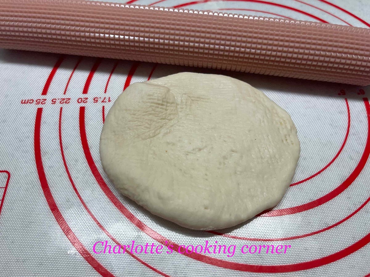 Boundle it up and seal it. Roll out to 6-7 mm thick.