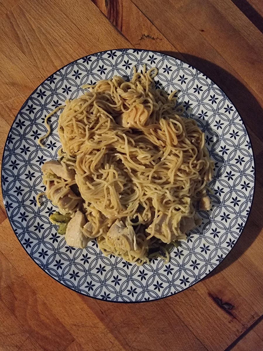 Couper les filets de poulet en morceaux moyens