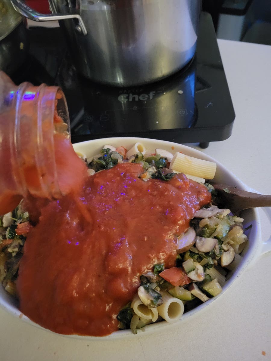 Stir in Marianara Sauce, and mix together with veggies and noodles. Make sure to spill over the side, like this idiot did (definitely isn't me).