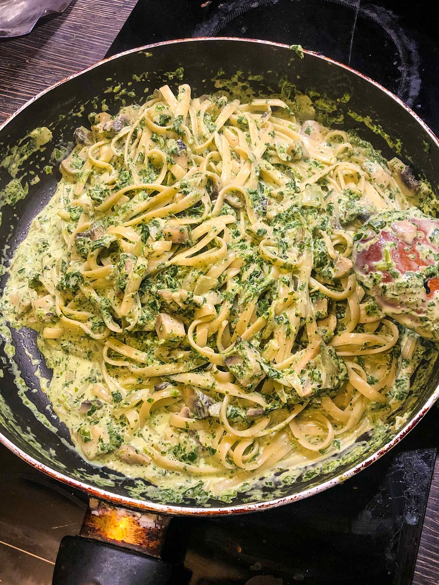 6) leave on the stove until the cream starts bubbling, add your pasta and turn off your stove
