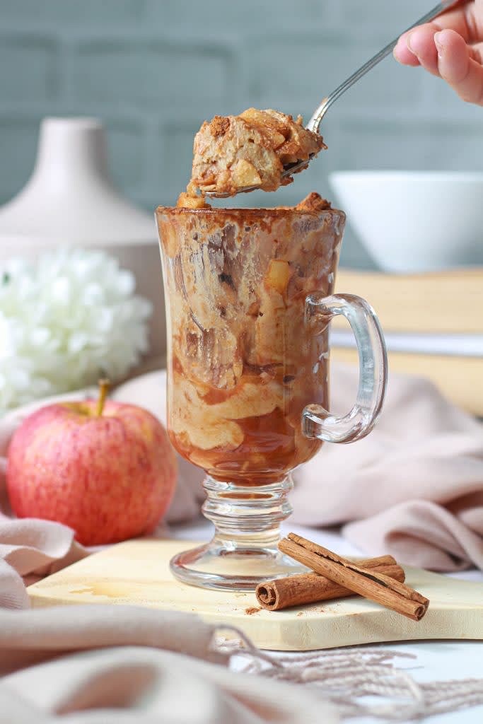 Microwave for 1 minute and 30 seconds. Make sure to use a big mug, bowl or ramekin as this mugcake will tend to rise up or explode!