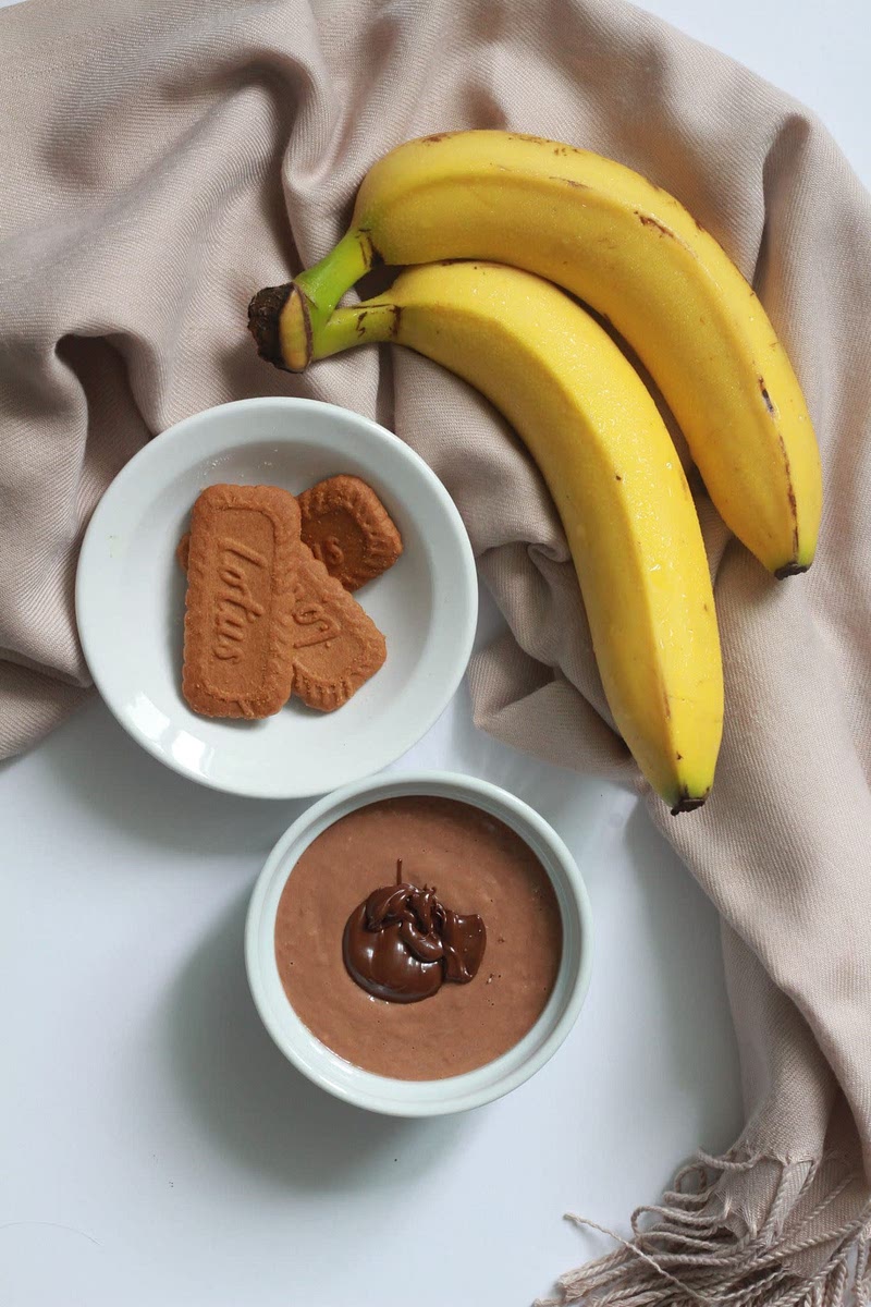 Add hazelnut butter or any chocolate square on the center.