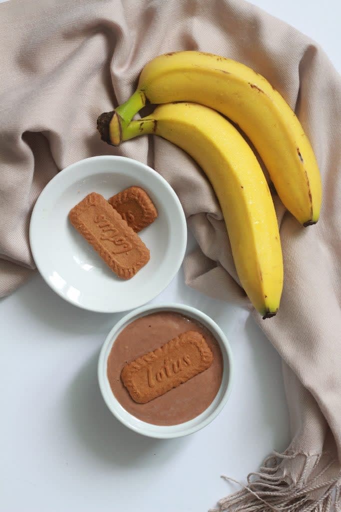 Cover with remaining batter and add with Biscoff biscuit on top.