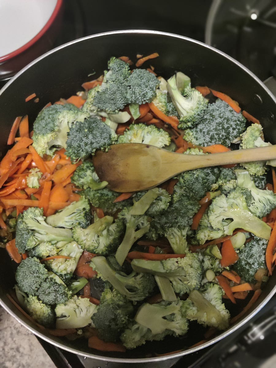 Add Oils to large skillet or pot
sauté green onion, garlic, ginger until soft